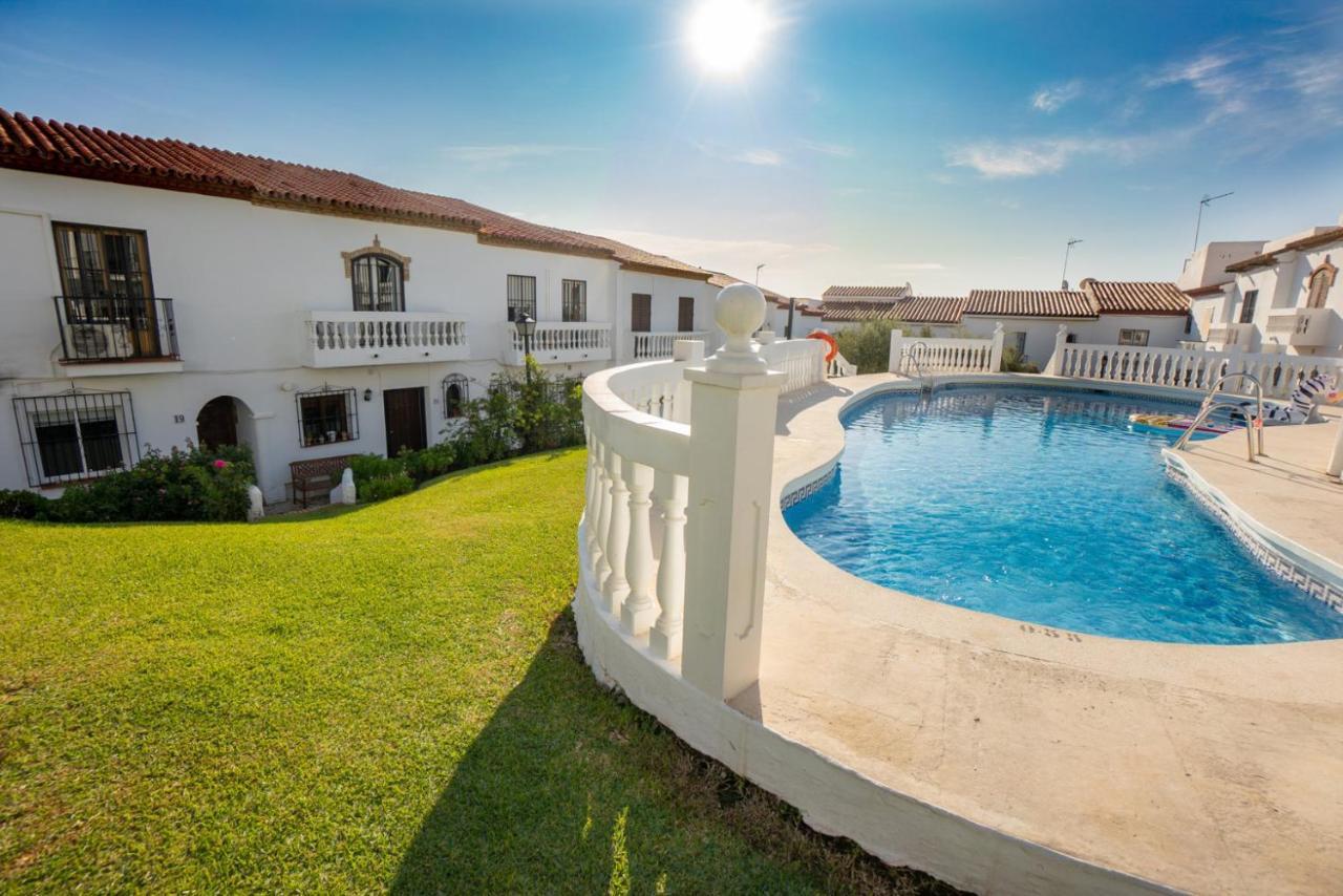Апартаменты Hacienda 19 Menyber Нерха Экстерьер фото